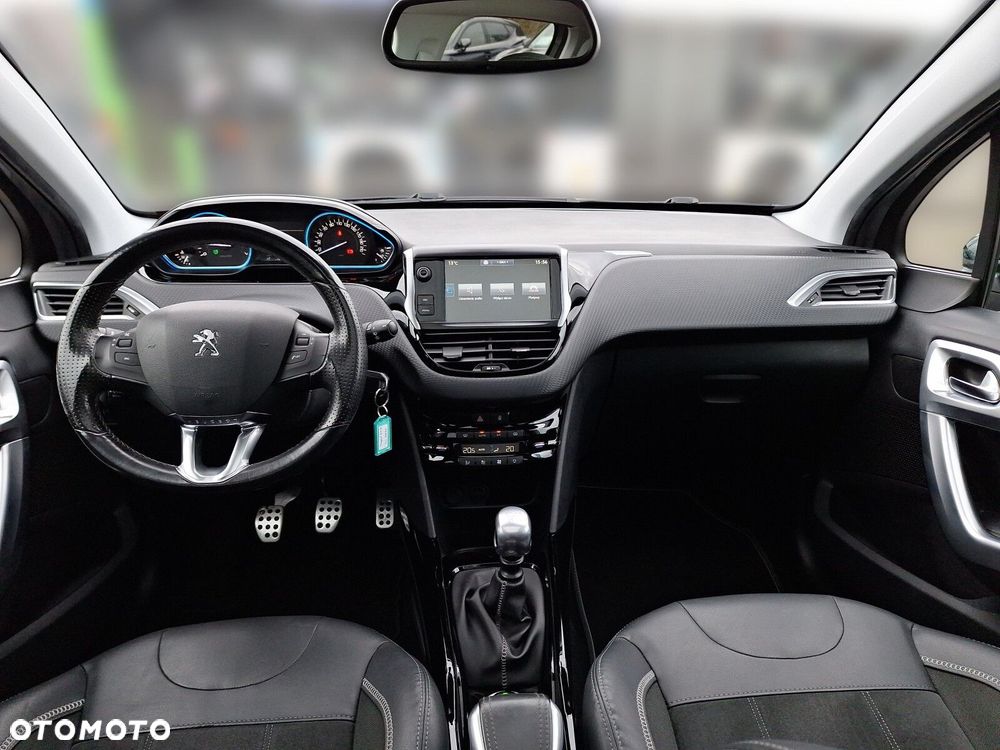 Peugeot 2008 1.2 Pure Tech Allure S&S - 9