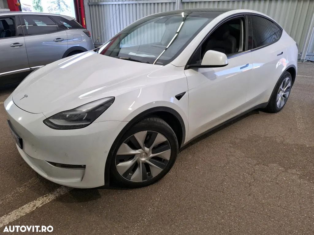 Tesla Model Y Long Range Dual Motor AWD - 1