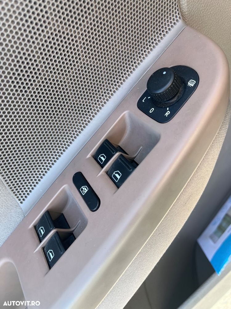 Volkswagen Golf 1.6 TDI DPF Comfortline - 5