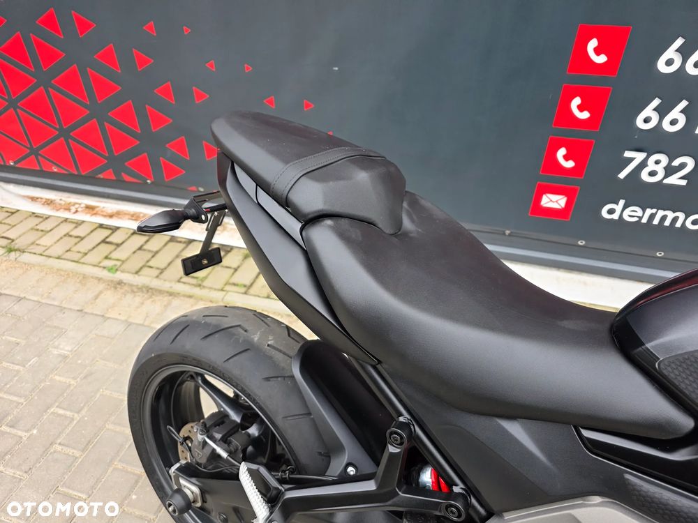 Triumph Daytona - 24
