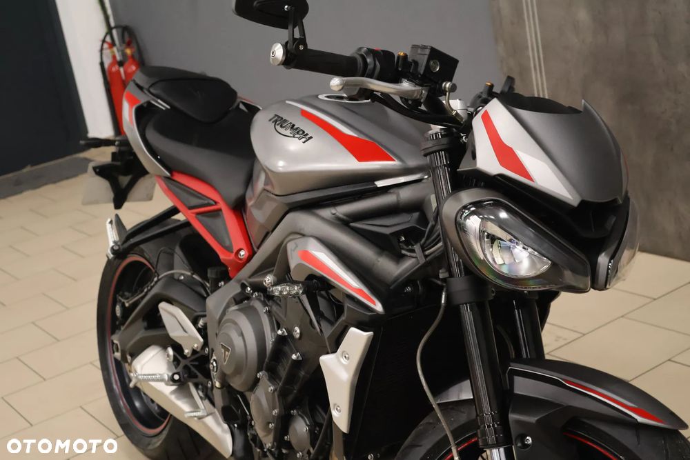 Triumph Street Triple - 1