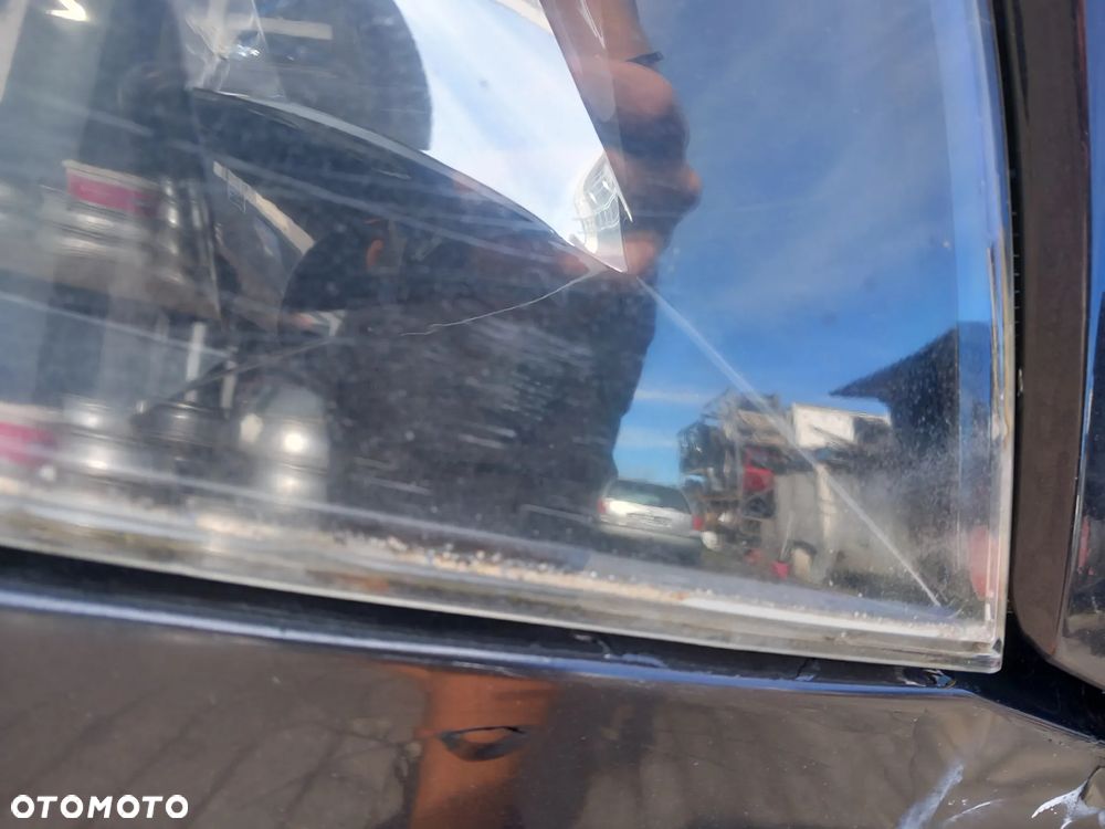 SKODA OCATVIA II LAMPA REFLEKTOR PRAWA PRZEDNIA PRAWY PRZÓD CZARNY ŚRODEK - 2