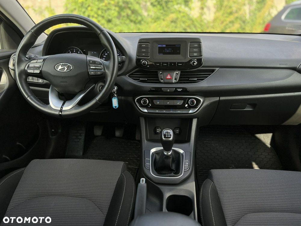 Hyundai i30 1.5 DPI Classic + - 13