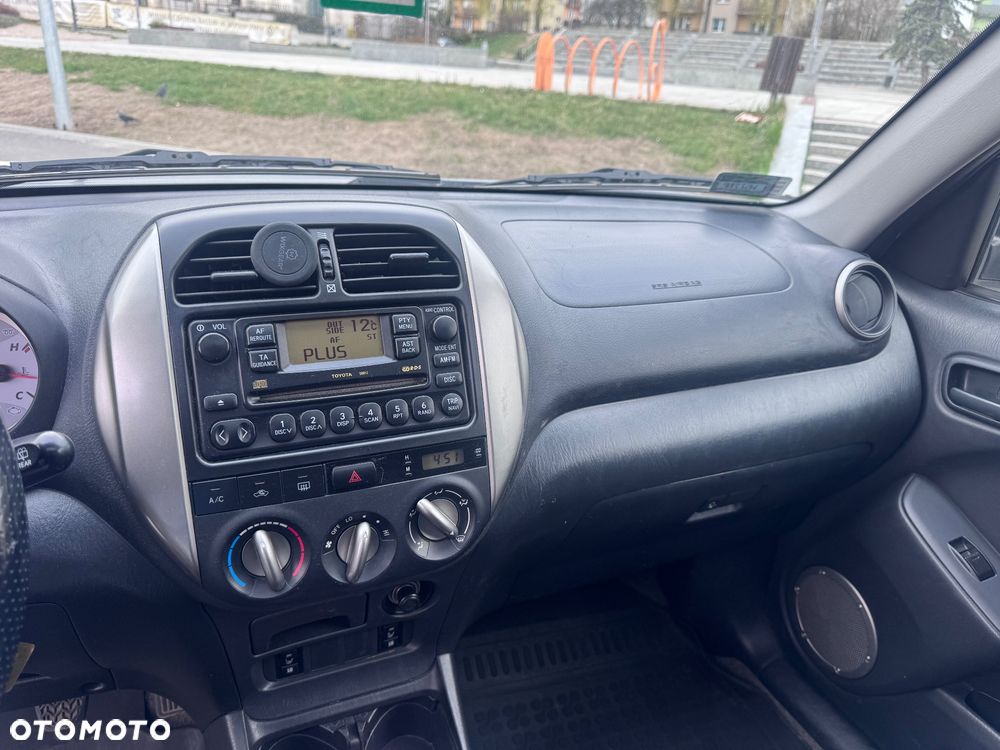 Toyota RAV4 2.0 D-4D 4x4 - 19