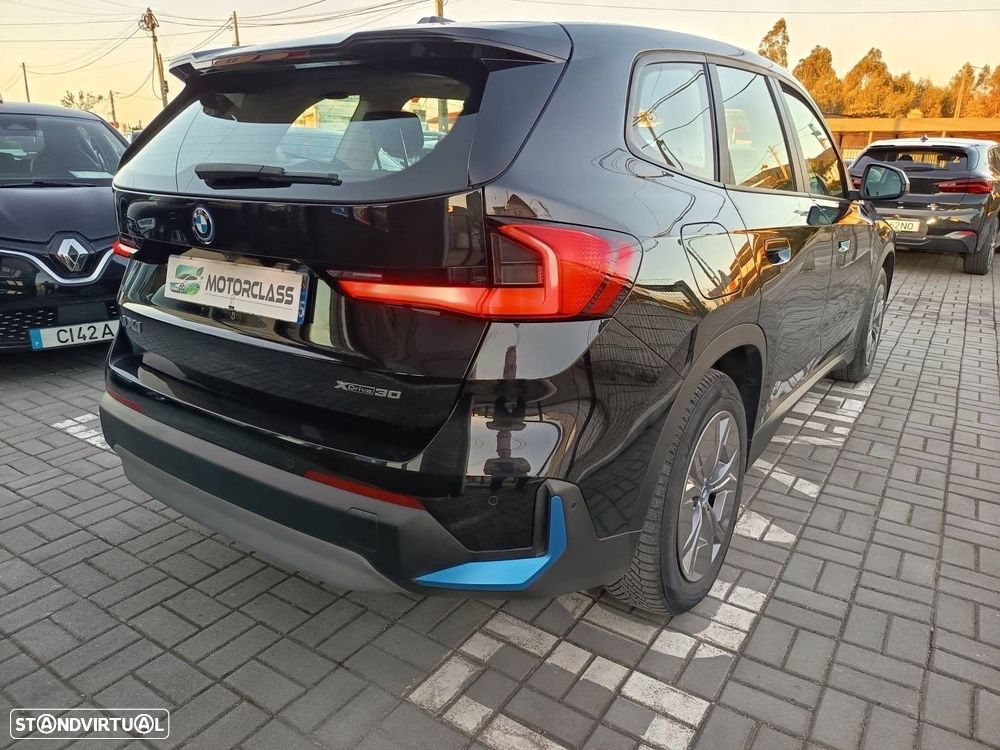 BMW iX1 xDrive30 - 9