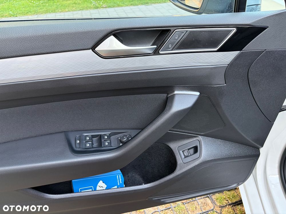 Volkswagen Passat 2.0 TDI SCR DSG 4Motion Business - 16