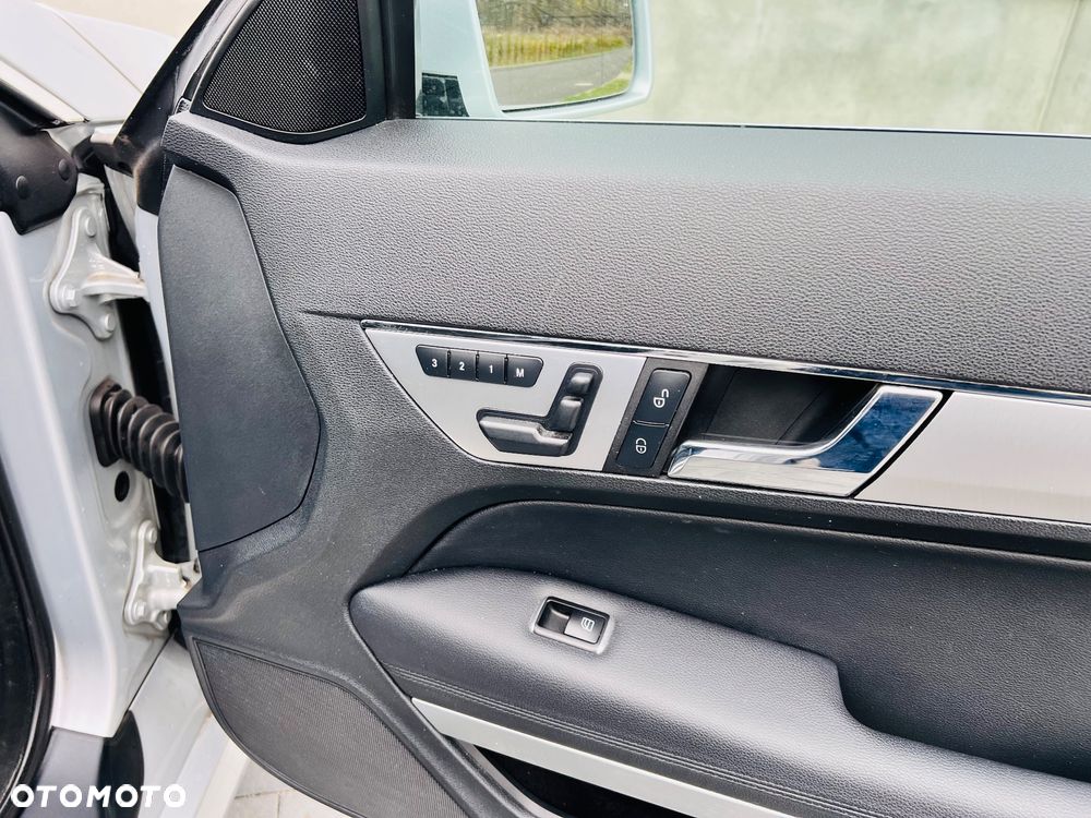 Mercedes-Benz Klasa E 250 CDI DPF BlueEFFICIENCY Automatik Avantgarde - 34