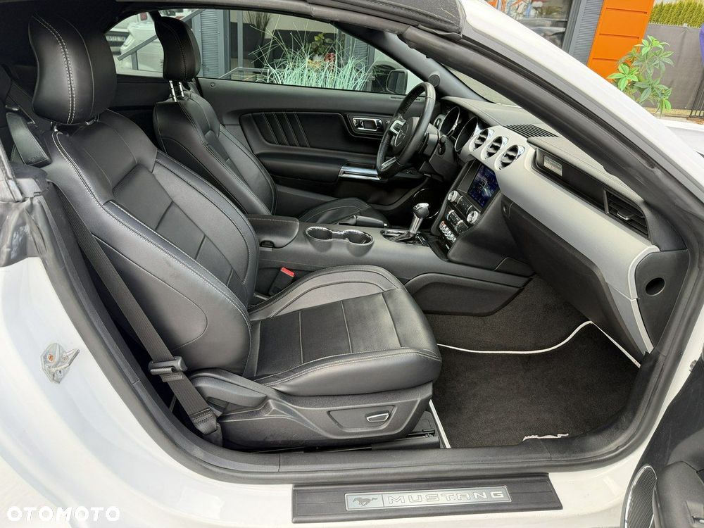 Ford Mustang - 30