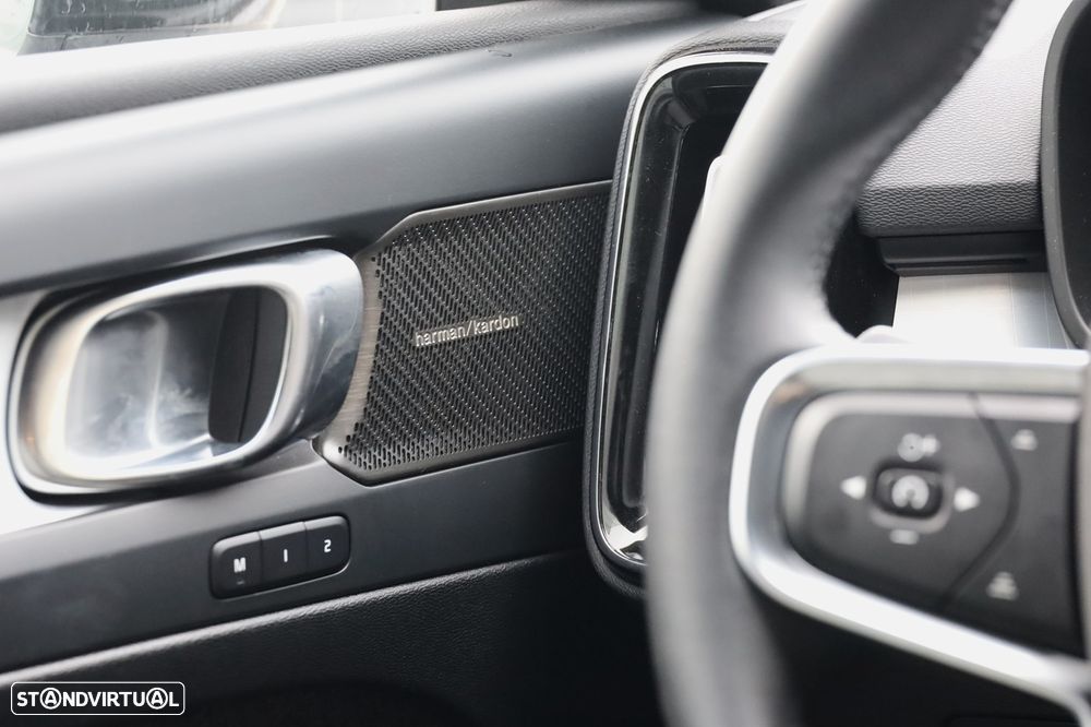 Volvo XC 40 2.0 B3 Plus Dark - 21