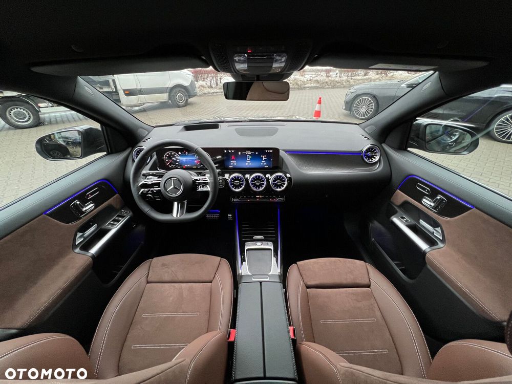 Mercedes-Benz GLA - 11