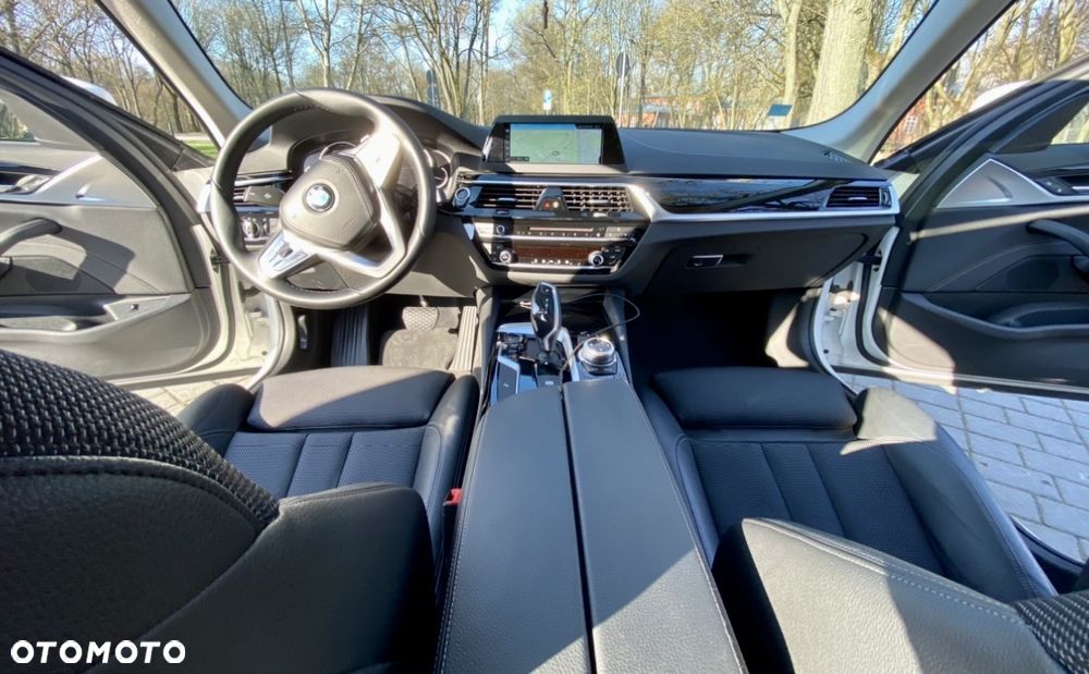 BMW Seria 5 530i xDrive Sport Line sport - 9