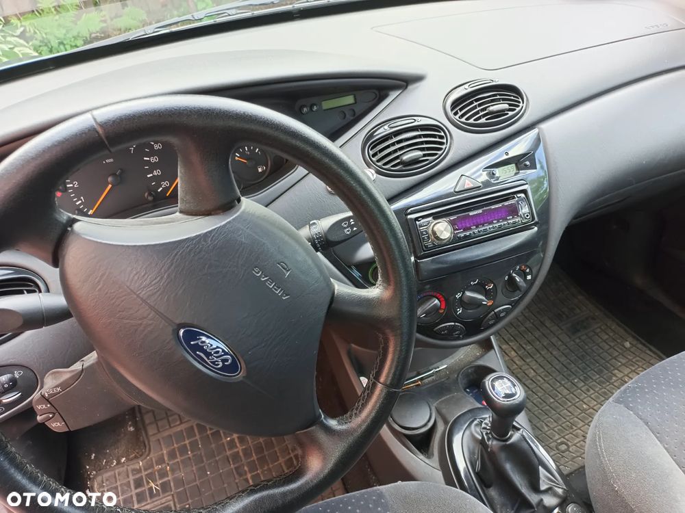 Ford Focus Ghia - 5