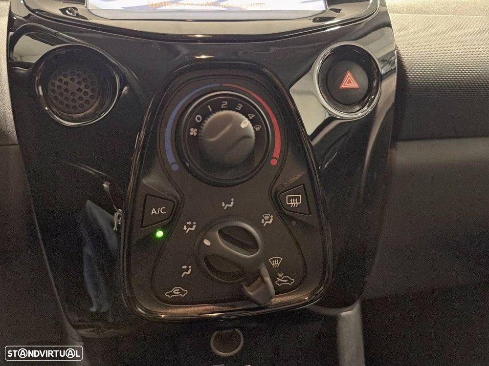 Citroën C1 1.0 VTi Shine — fotografia 18