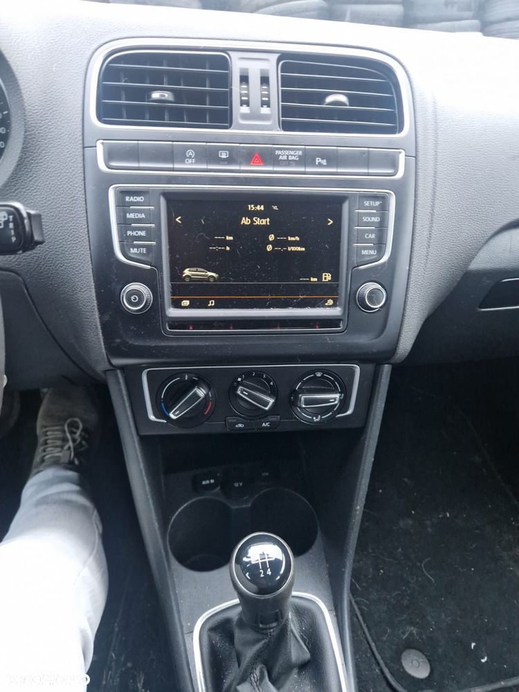 Volkswagen Polo 1.4 TDI Blue Motion Technology Lounge - 4