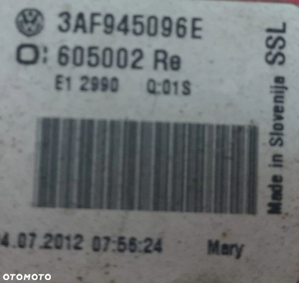 VW PASSAT B7 LAMPA W KLAPĘ PRAWA TYŁ TYLNA VW PASSAT B7 LAMPA W KLAPĘ PRAWA TYŁ TYLNA 3AF945096E - 4