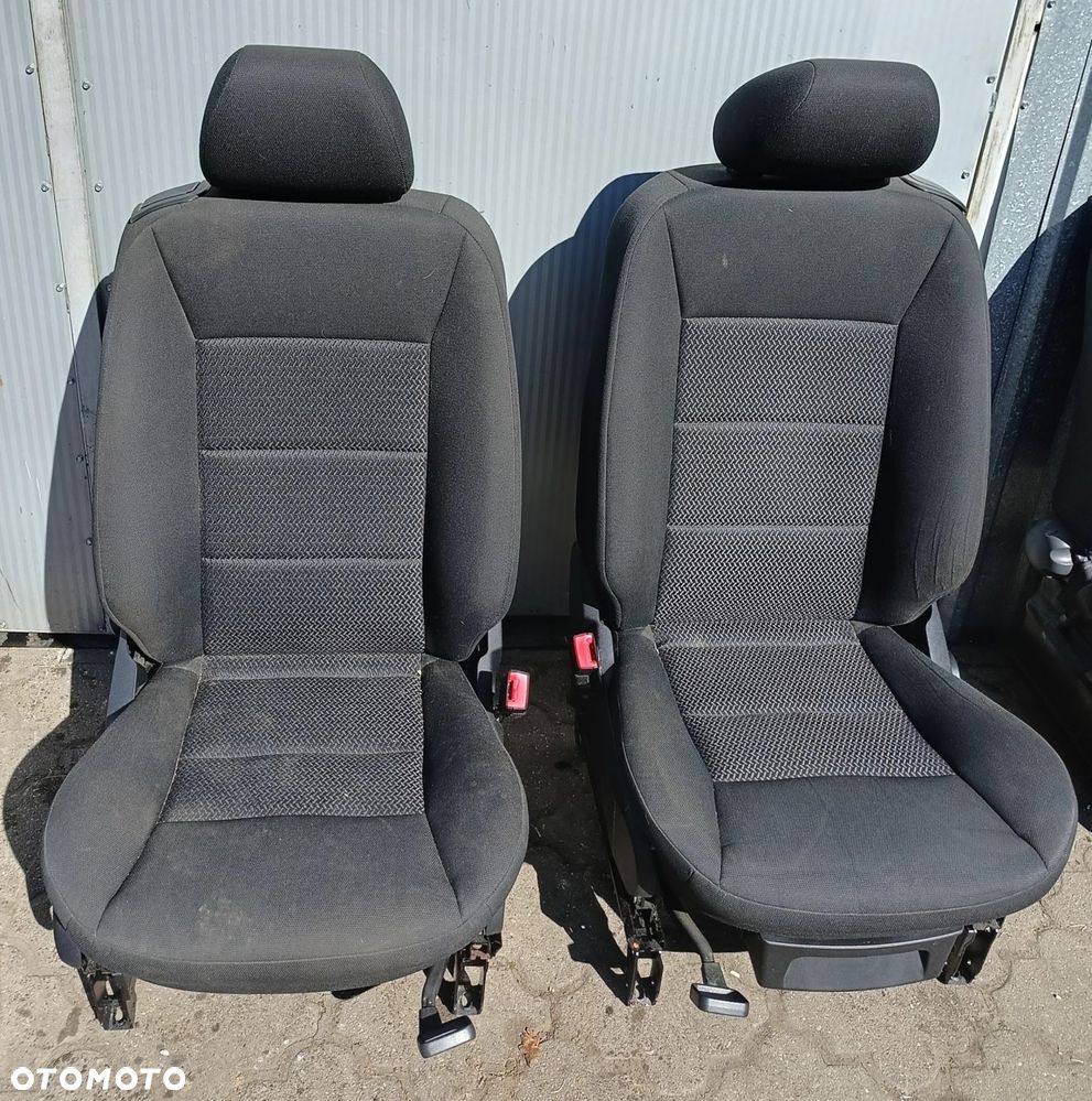 W169 fotel przedni przód podgrzewany 3d stan bdb bez uszkodzeń Europa A klasa Mercedes - 1