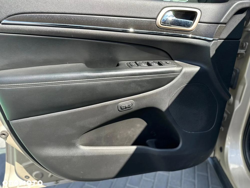 Jeep Grand Cherokee 3.0 CRD Overland Summit EU6 - 13