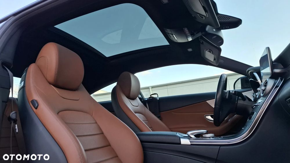 Mercedes-Benz Klasa C 300 9G-TRONIC AMG Line - 18