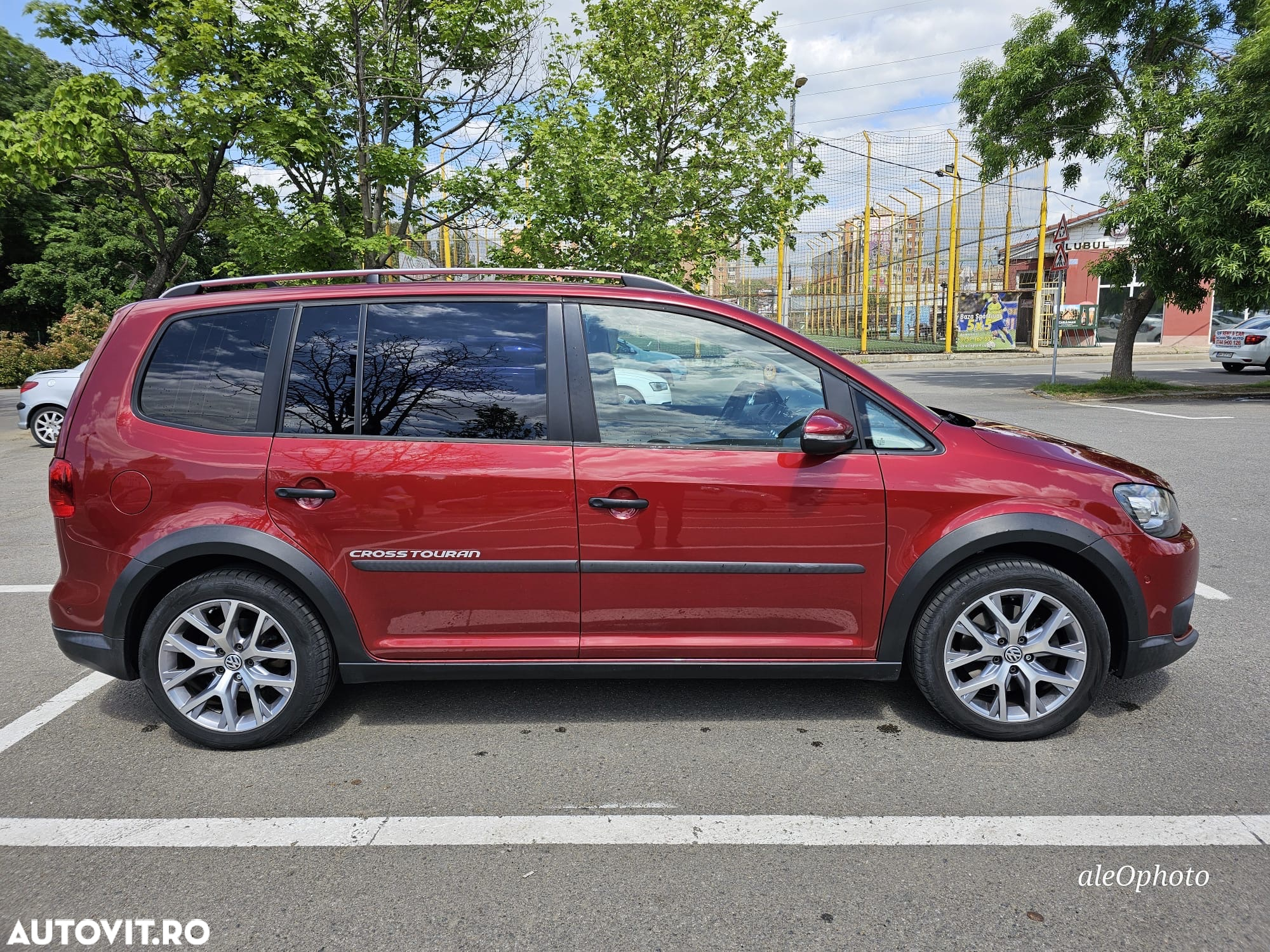 Volkswagen Touran 2.0 TDI DPF DSG Cross - 4