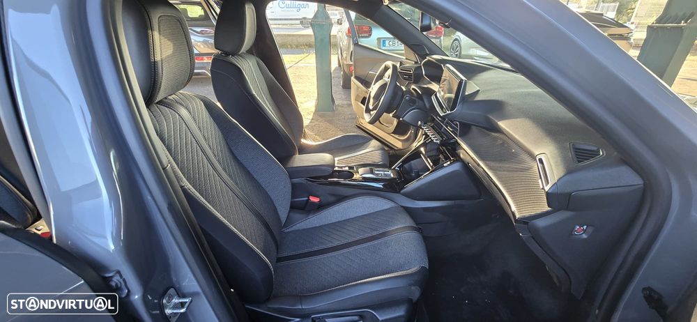 Peugeot e-2008 Allure - 28