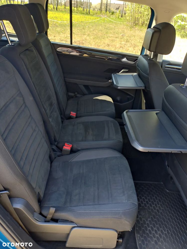 Volkswagen Touran - 12