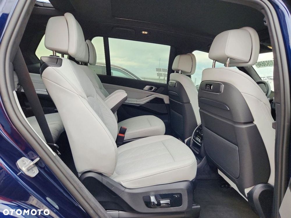 BMW X7 - 10