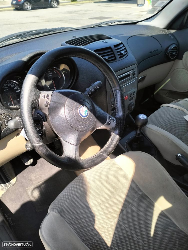 Alfa Romeo 147 1.9 JTD 16V Progression - 4