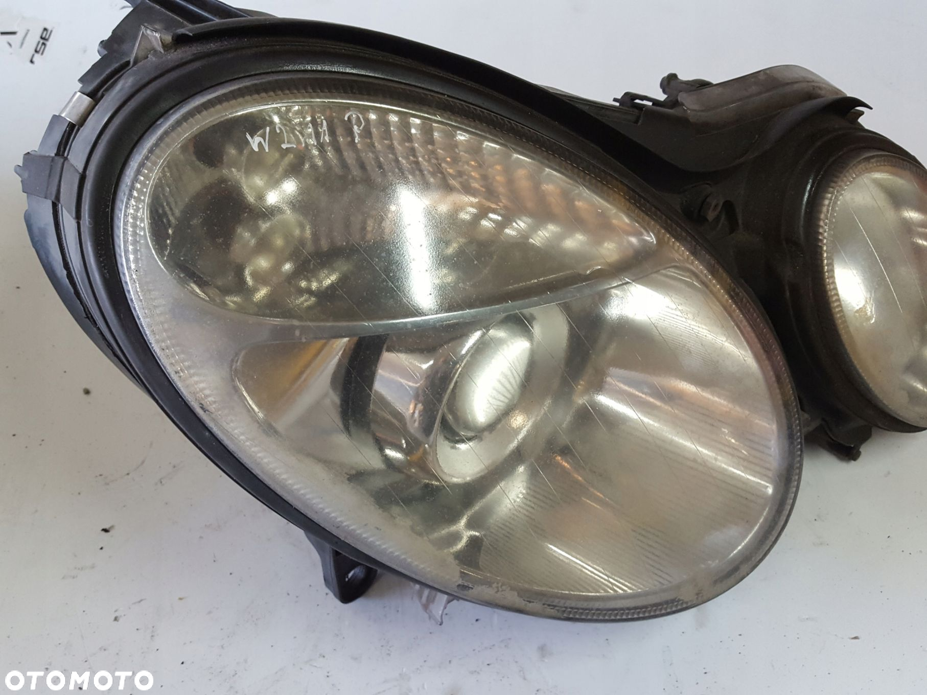 MERCEDES E W211 LAMPA XENON PRAWA PRZÓD ANGLIK - 2
