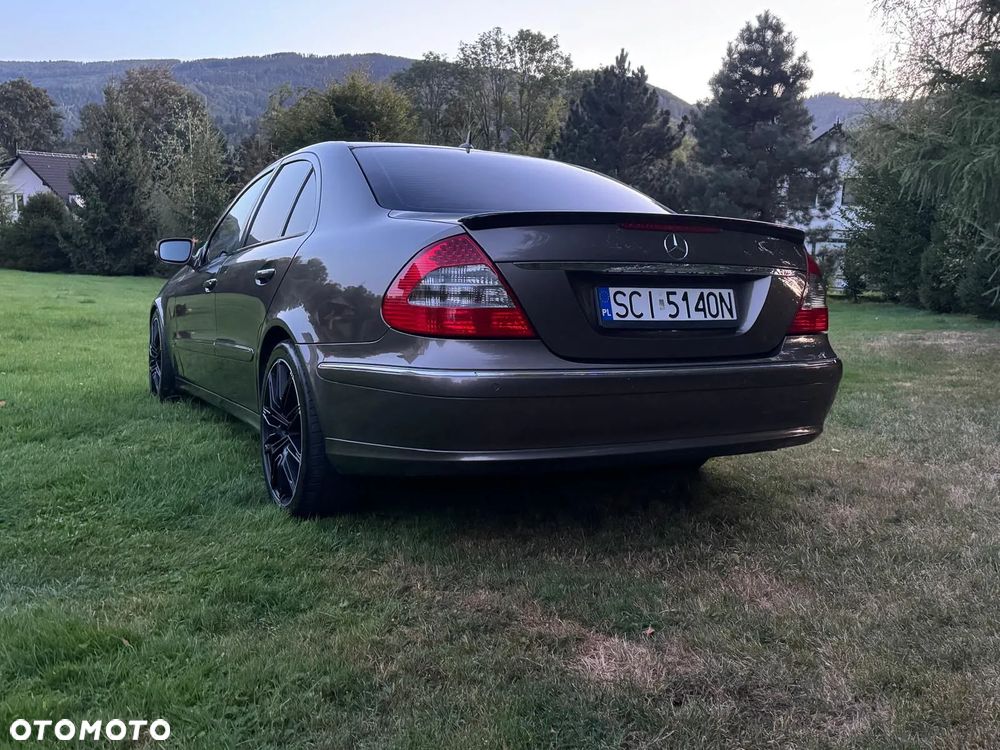 Mercedes-Benz E-Class 2006 photo 3