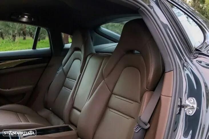 Porsche Panamera 4 E-Hybrid - 29