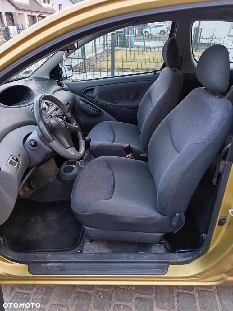 Toyota Yaris 1.0 Base - 12