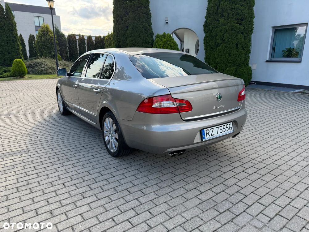 Skoda Superb 2012 photo 5