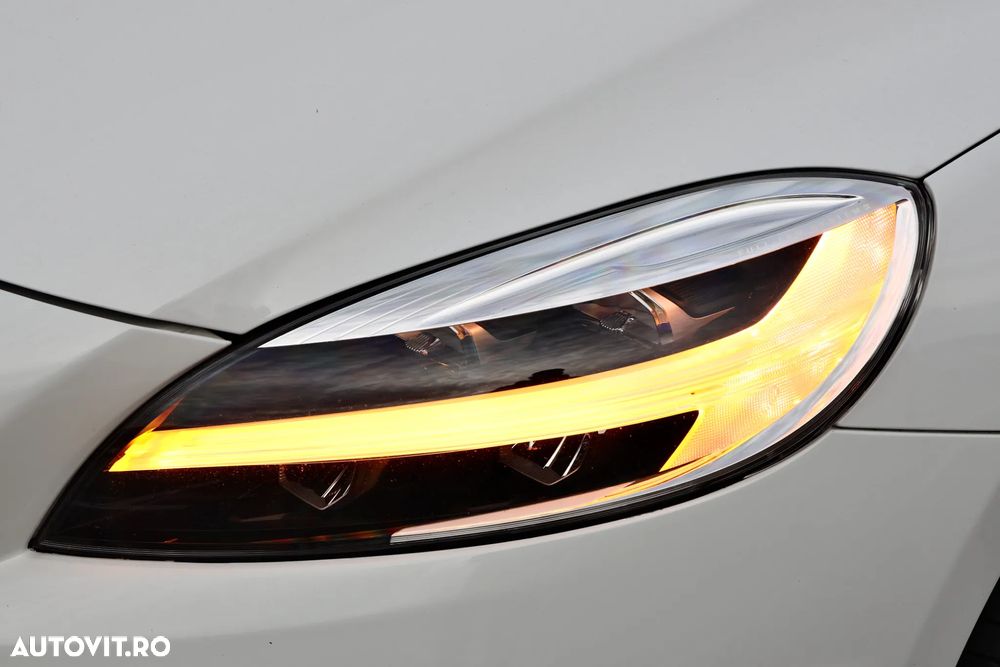 Volvo V40 D3 Geartronic RDesign - 21