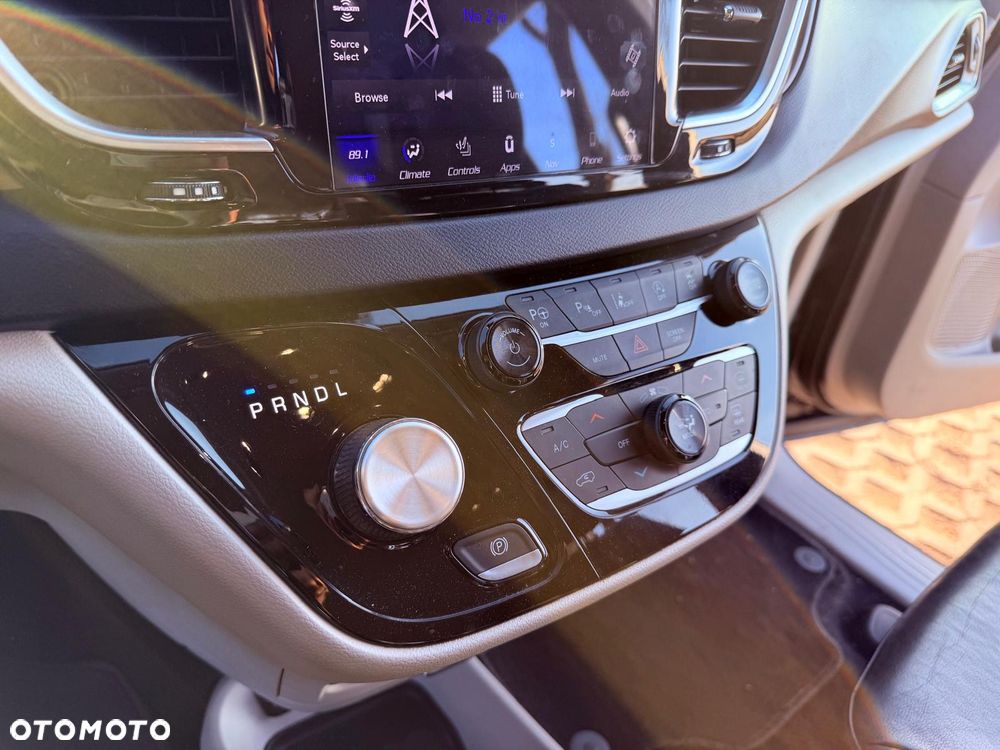 Chrysler Pacifica - 10