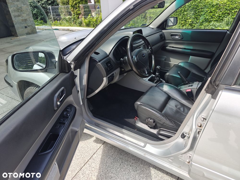 Subaru Forester 2.5 XT - 11