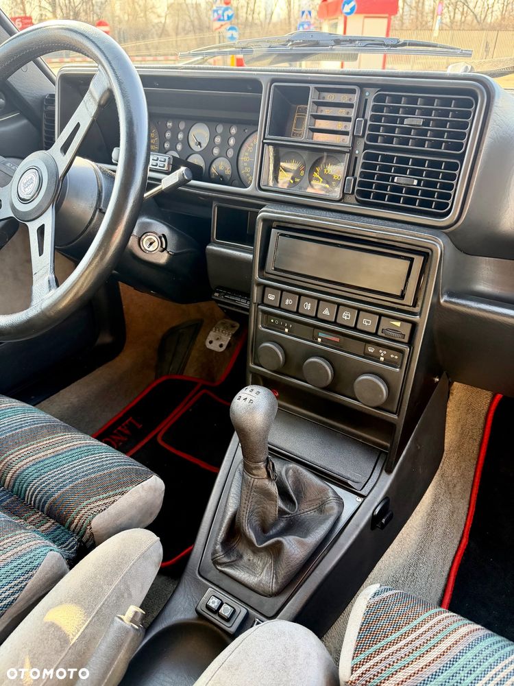 Lancia Delta - 25
