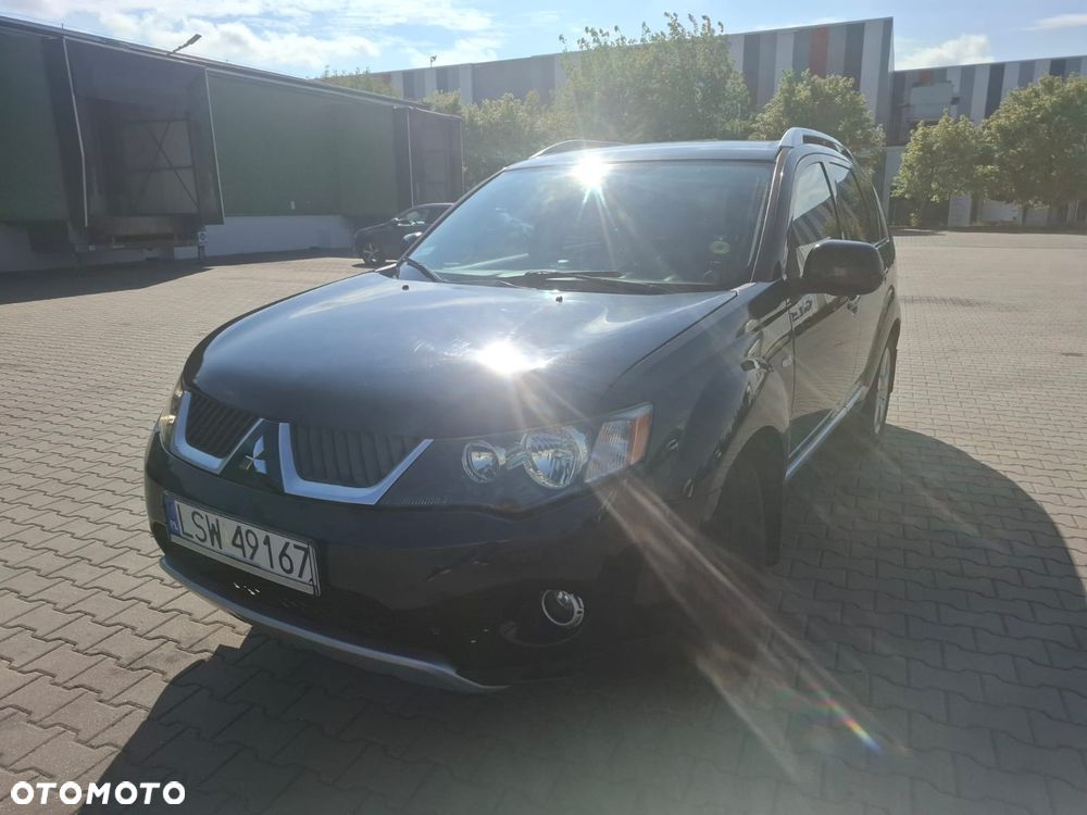 Mitsubishi Outlander - 2