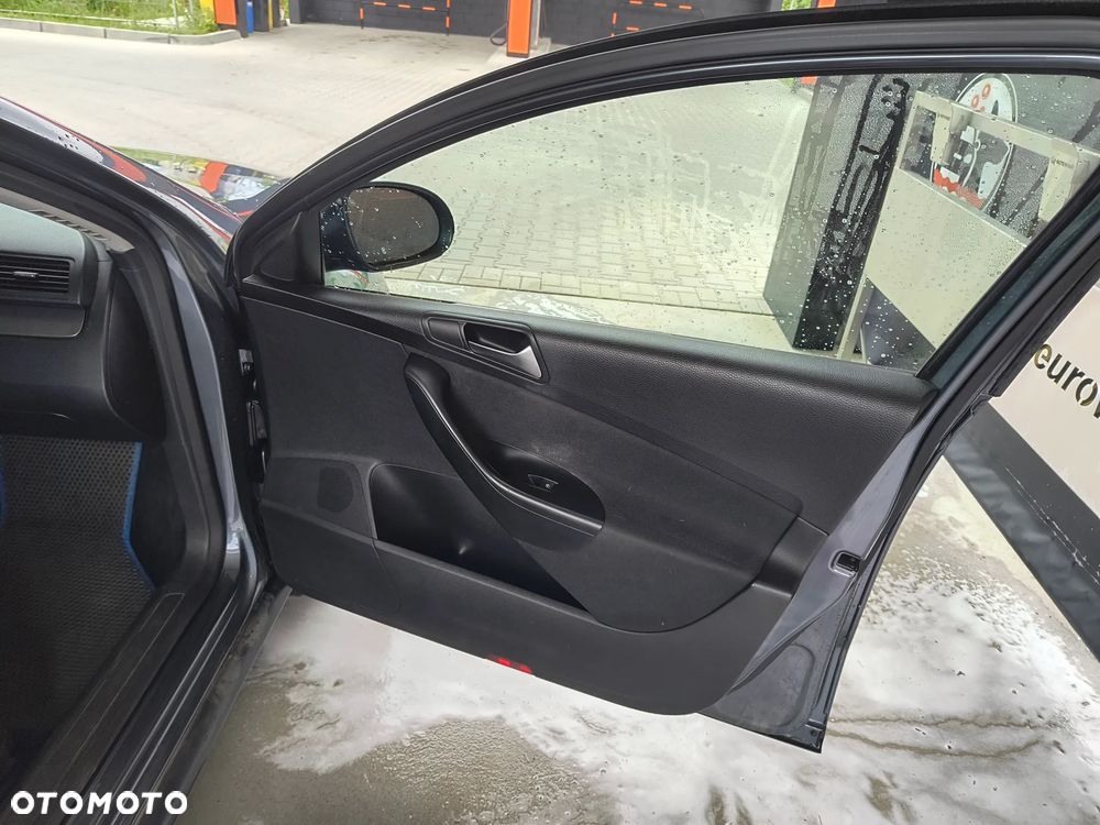 Volkswagen Passat 1.9 TDI Comfortline - 24