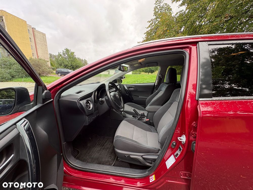 Toyota Auris Hybrid 135 Dynamic - 6