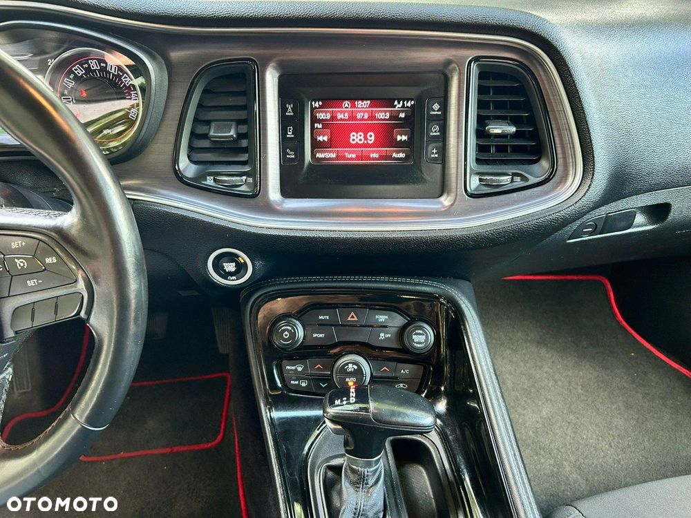 Dodge Challenger - 22