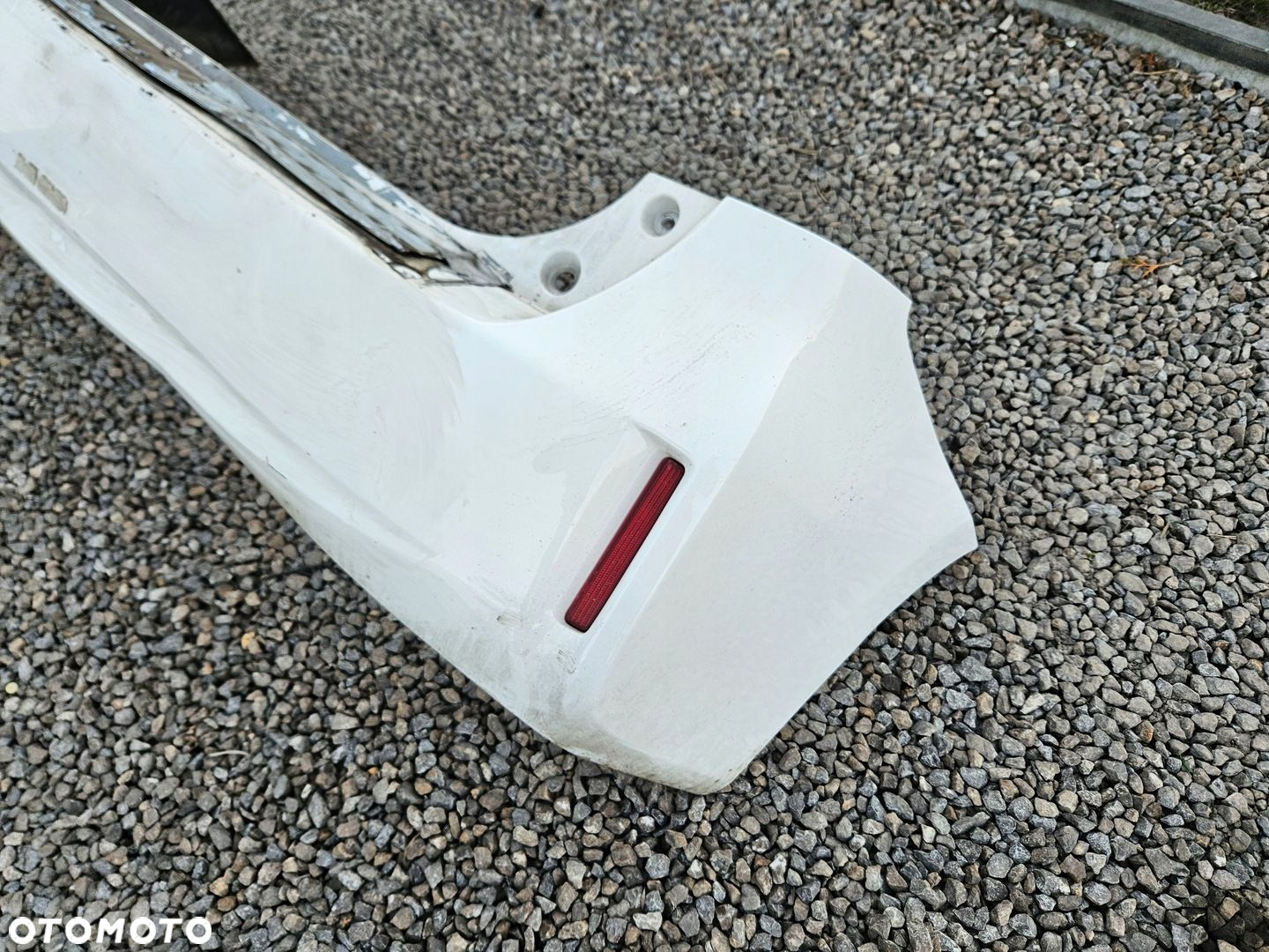 Toyota PRIUS PLUS zderzak tylny tył 040 - 2