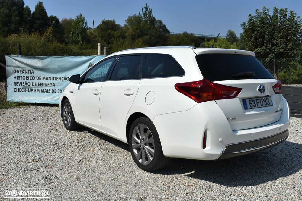 Toyota Auris Touring Sports 1.8 HSD Exclusive - 4
