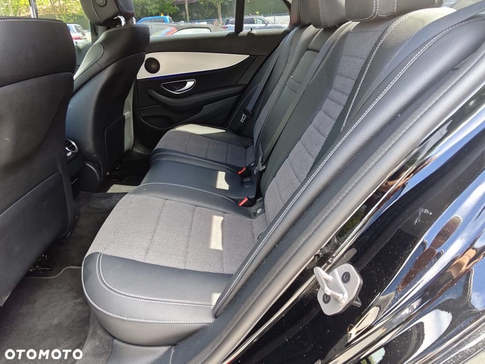 Mercedes-Benz Klasa E 220 d 4-Matic Avantgarde - 12