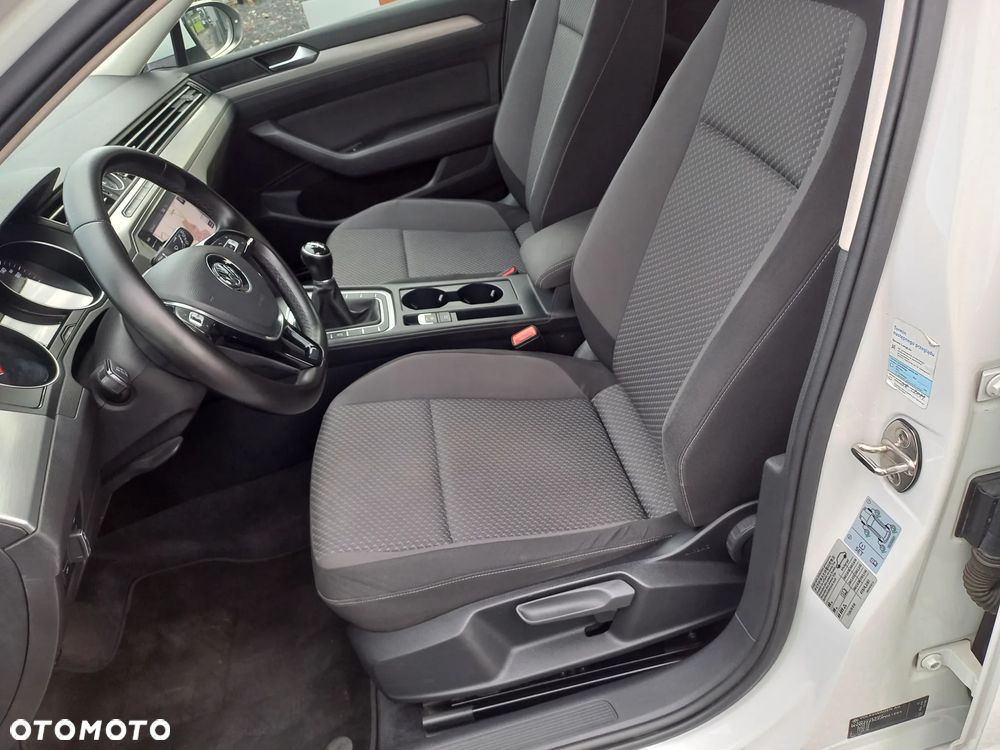 Volkswagen Passat - 14