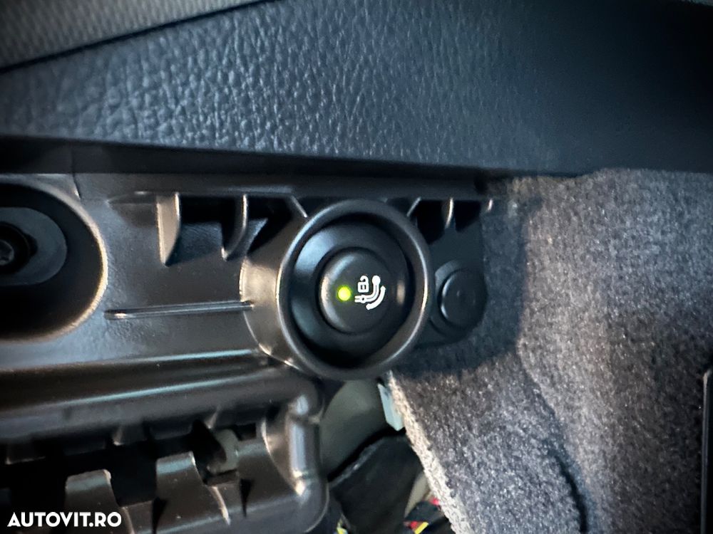 BMW Seria 3 320d Aut. Luxury Line - 37