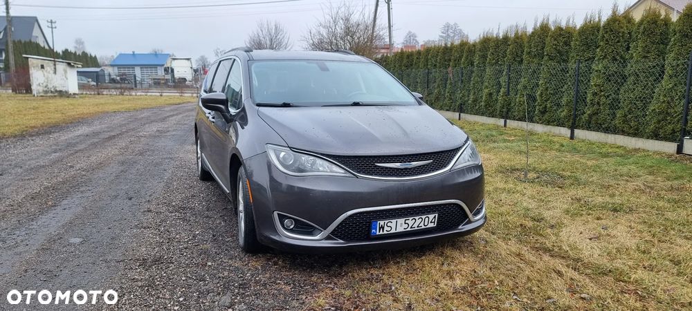 Chrysler Pacifica - 3