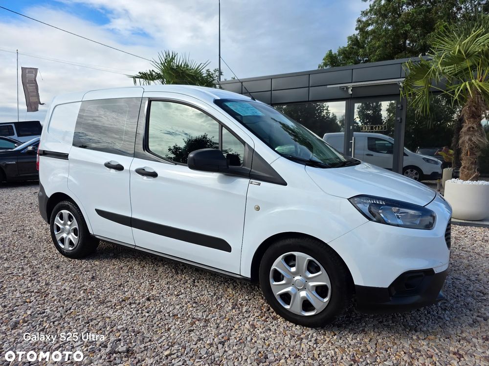 Ford Transit Courier - 17