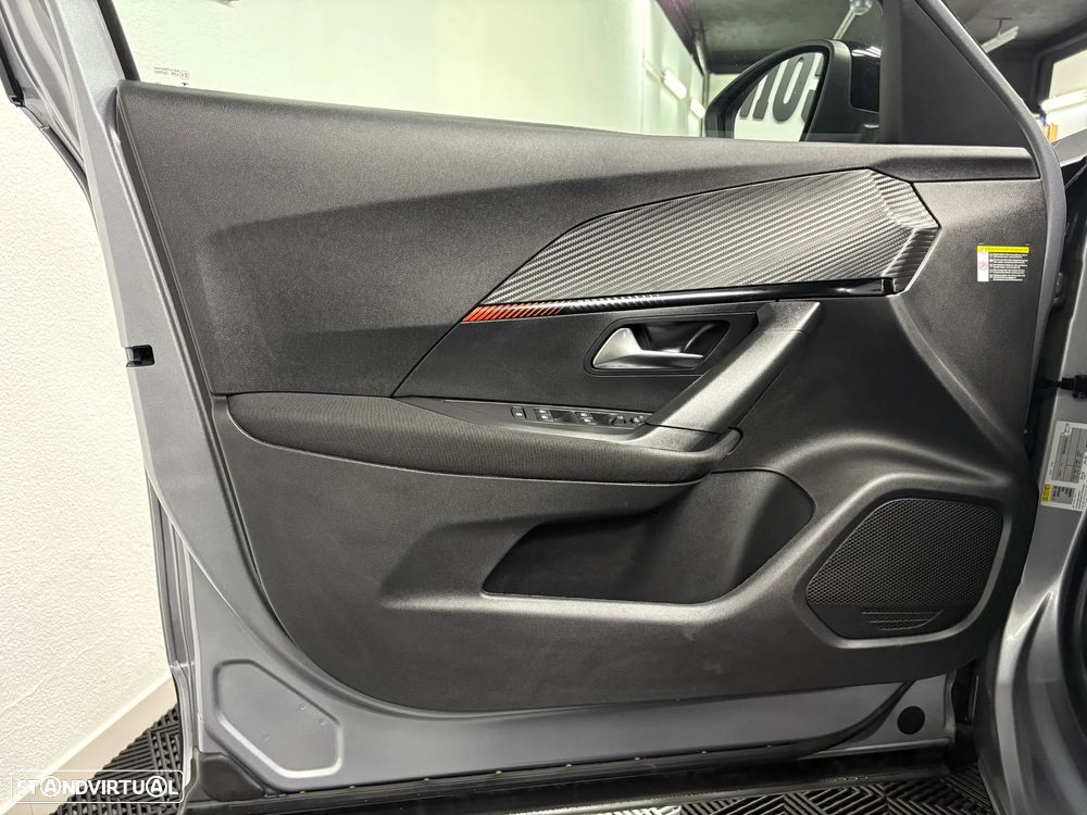 Peugeot 2008 1.2 PureTech Active EAT8 - 9