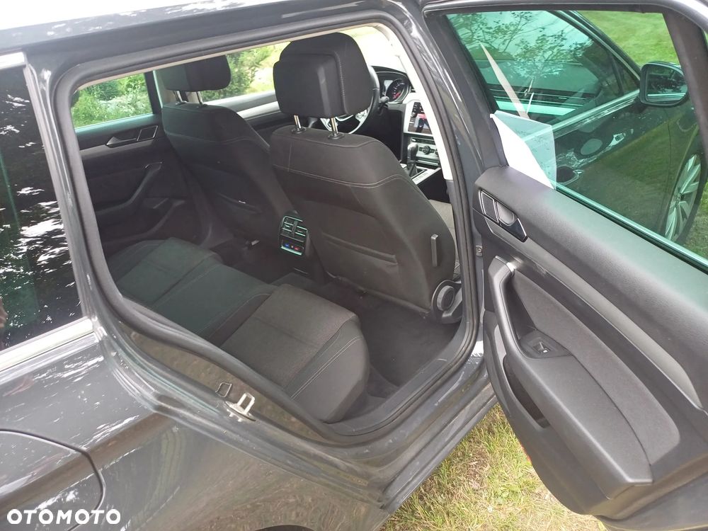 Volkswagen Passat 2.0 TDI SCR DSG Comfortline - 23
