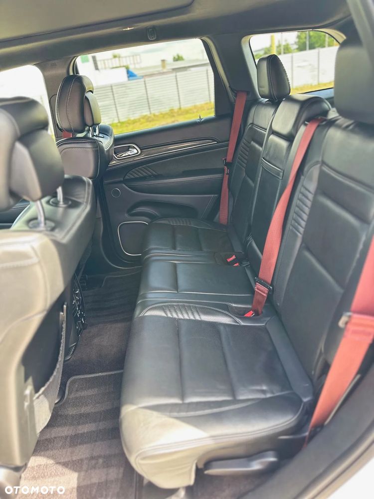 Jeep Grand Cherokee - 19